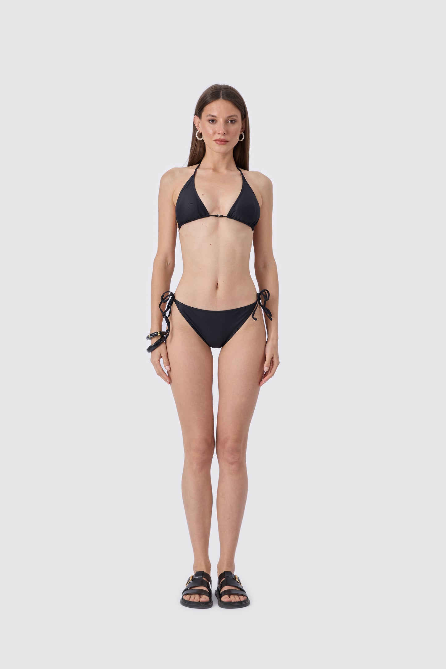 Thivalen Scalera Siyah Renk Desenli Kumaş Takı Detaylı Bağlamalı İkili Bikini Takımı Tam Boy Ön Görünümü