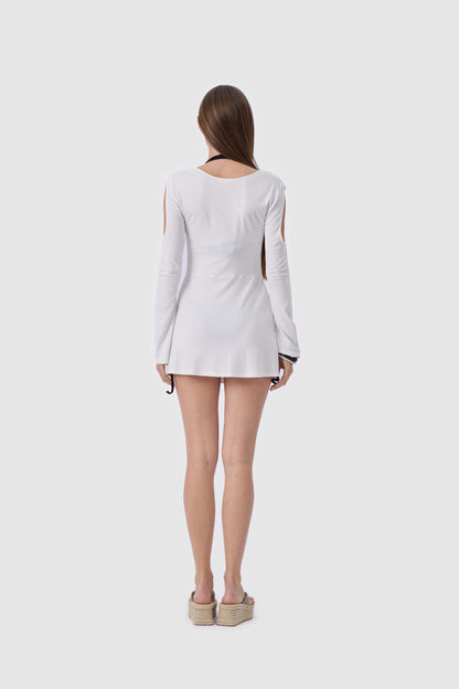 Thivalen TP-007 Beyaz Renk Esnek Kumaşlı Çıkarılabilir Takı Detaylı Omuz Dekolteli Uzun Kollu Mini Pareo Tam Boy Arka Görünüm
