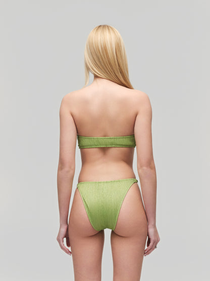 Thivalen Verde Yeşil Gold Parıltılı Akordiyon Kumaşlı Altın Kaplama Takı Detaylı Straplez Üst ve Yüksek Bel Alt İkili Bikini Takımı Ekstra Zincir Takılı Uzun Kollu Önü Açık Üst Boydan Arka Görünümü
